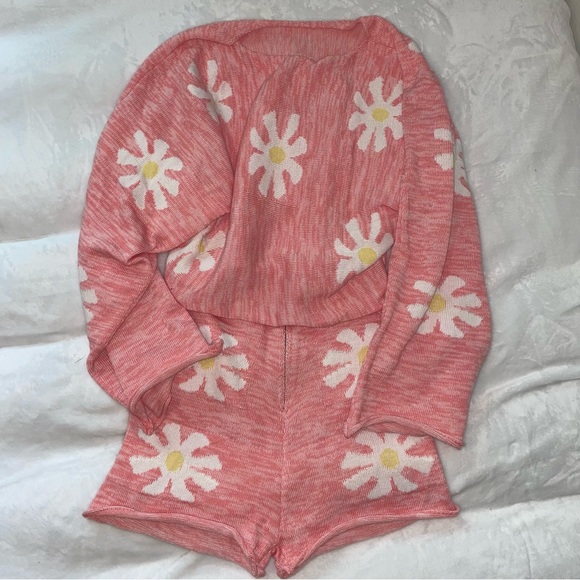 Pink Floral Daisy Matching Knit Sweater Set with shorts and sweater - Picture 2 of 3